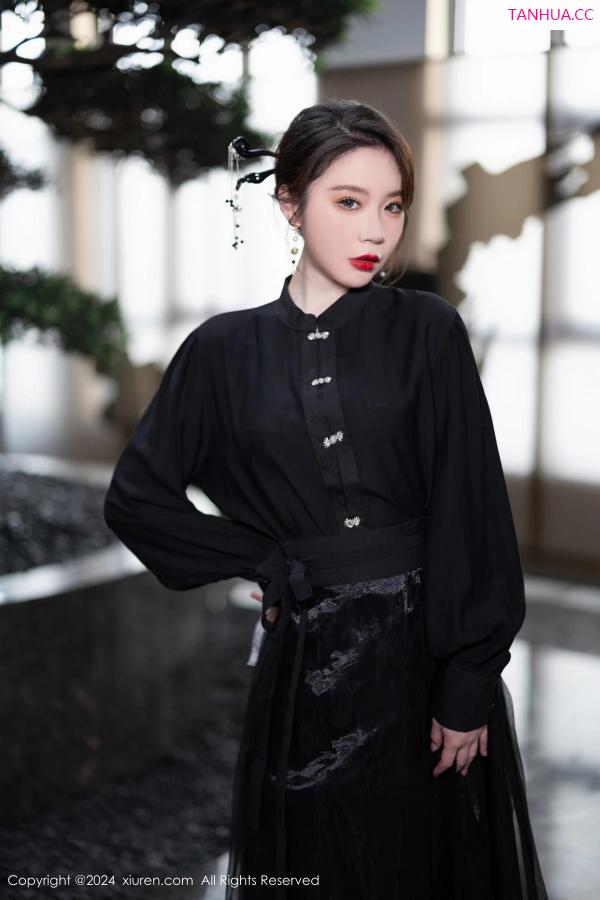 梦心玥  [XiuRen]高清写真图 2024.04.28 No.8465 梦心玥 修长美腿第45张图片
